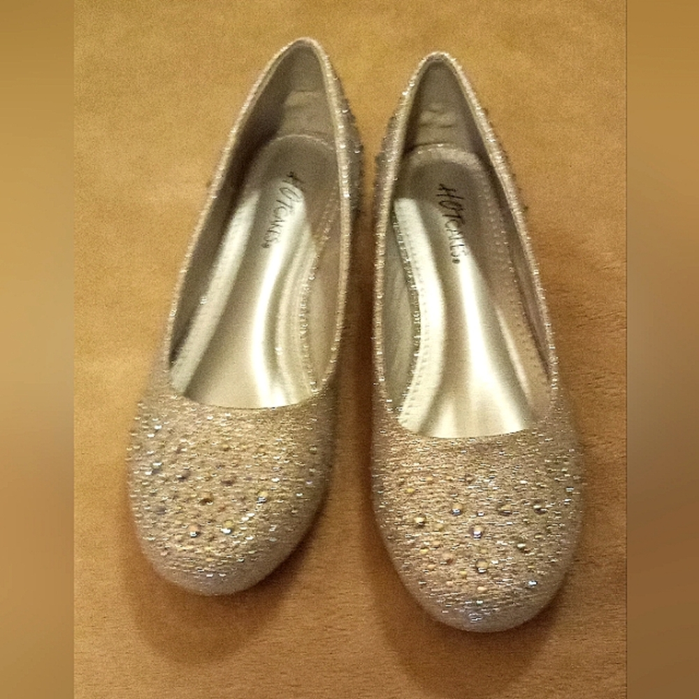 Hot Cakes Silver Rhinestone dress shoe Girl's size 6m.